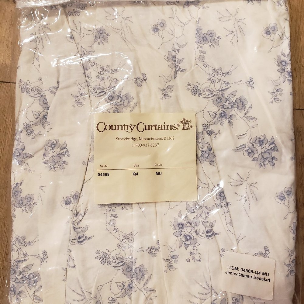 COUNTRY CURTAINS BEDSKIRT - QUEEN - BRAND NEW - JENNY - 04569-Q4-MU
